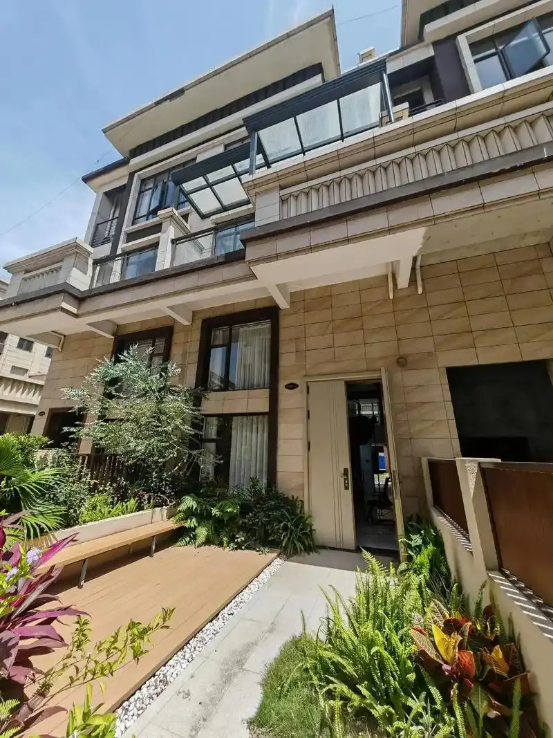 Explore how to bring natural light into deep villa spaces, enhancing occupant health, energy efficiency, and aesthetic value